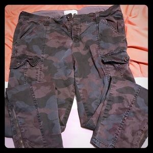 ⚠️⭐️Camo skinny jeans⭐️⚠️